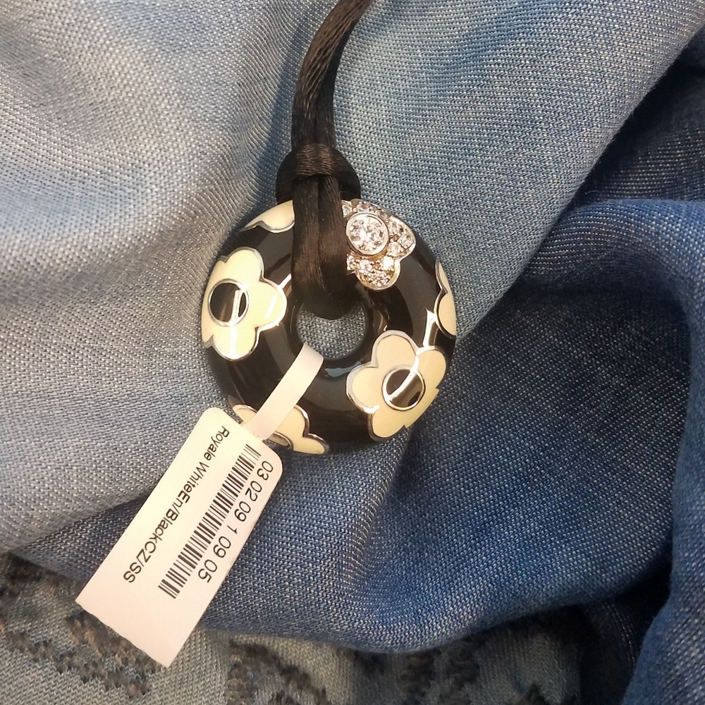 Belle e'toile Sterling Silver necklace